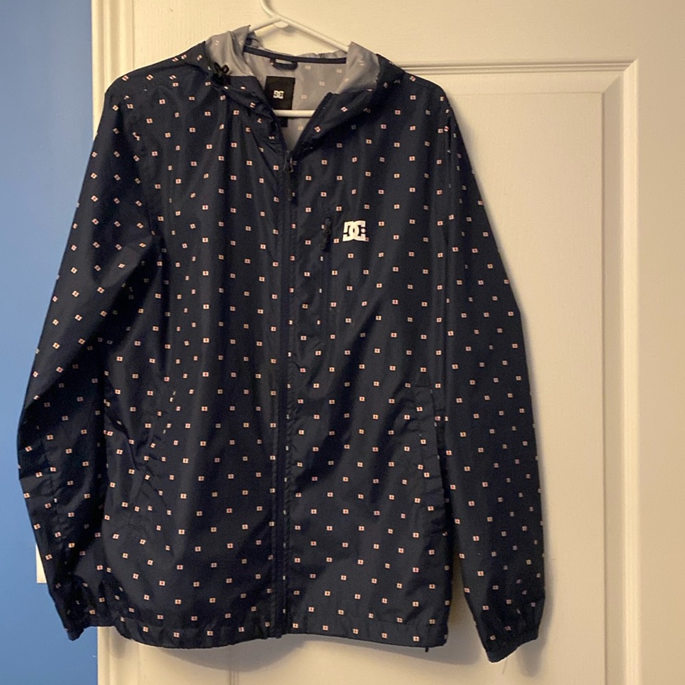 Men’s DC brand light nylon jacket. Navy blue with red and white design.